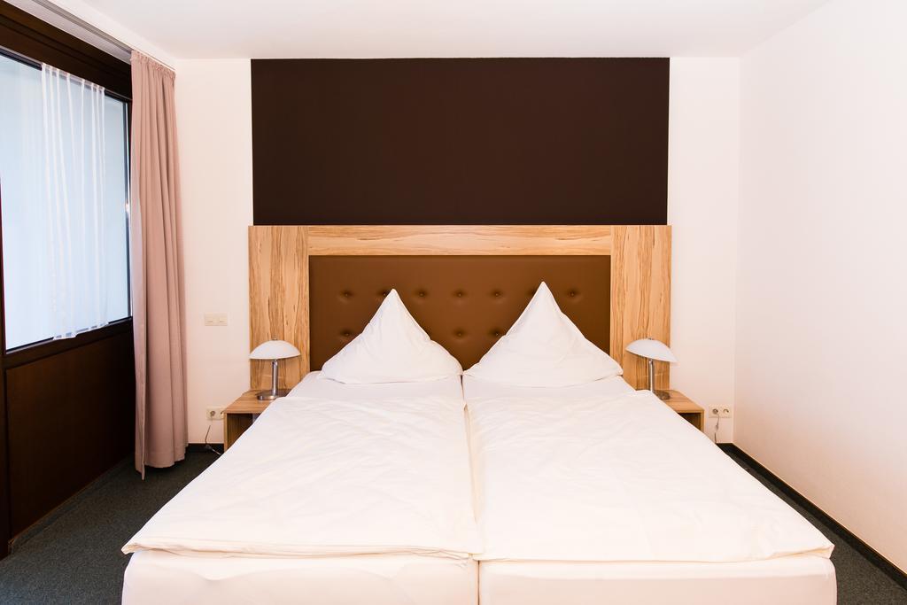 Hotel Roeb Nideggen Oda fotoğraf
