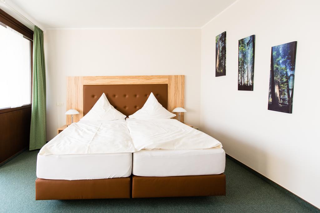 Hotel Roeb Nideggen Oda fotoğraf